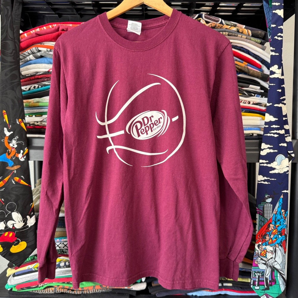 Y2K Maroon Dr Pepper 2009 SEC Mens Tournament Long Sleeve Shirt Small